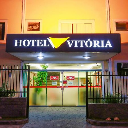 Hotel Vitoria Піндамонянгаба Екстер'єр фото